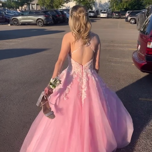 MoriLee Madeline Gardner pink prom dress, only worn once for my grad & photos - Picture 4 of 7
